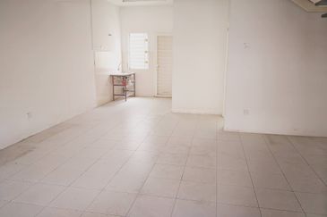 Bandar Saujana Putra Kuala Langat ʕ•́ᴥ•̀ʔっ 2 Storey for SALE 4B3R Newly Painted like new BELOW MARKET PRICE