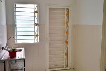 Bandar Saujana Putra Kuala Langat ʕ•́ᴥ•̀ʔっ 2 Storey for SALE 4B3R Newly Painted like new BELOW MARKET PRICE