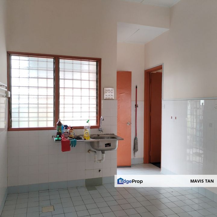 FOR RENT ~ 4 rooms 1.5 STOREY HOUSE @ KASAWARI HEIGHT, BANDAR PUCHONG JAYA, Selangor, Puchong