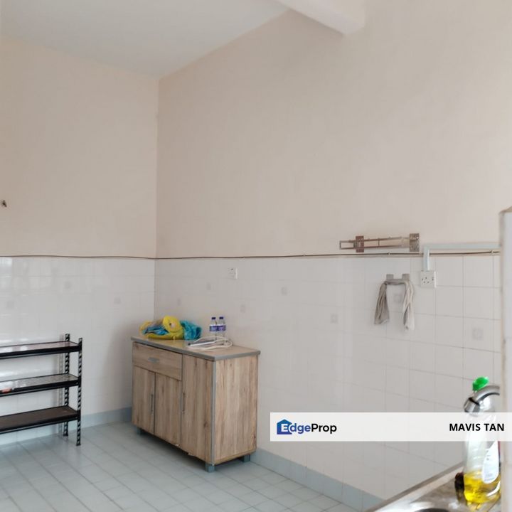 FOR RENT ~ 4 rooms 1.5 STOREY HOUSE @ KASAWARI HEIGHT, BANDAR PUCHONG JAYA, Selangor, Puchong