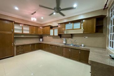 🔥🔥🔥 NICE RENO, Bandar Puteri 8, 2 Storey Semi Detach House, 45x100, Freehold, Tight Security PUTERI PUCHONG