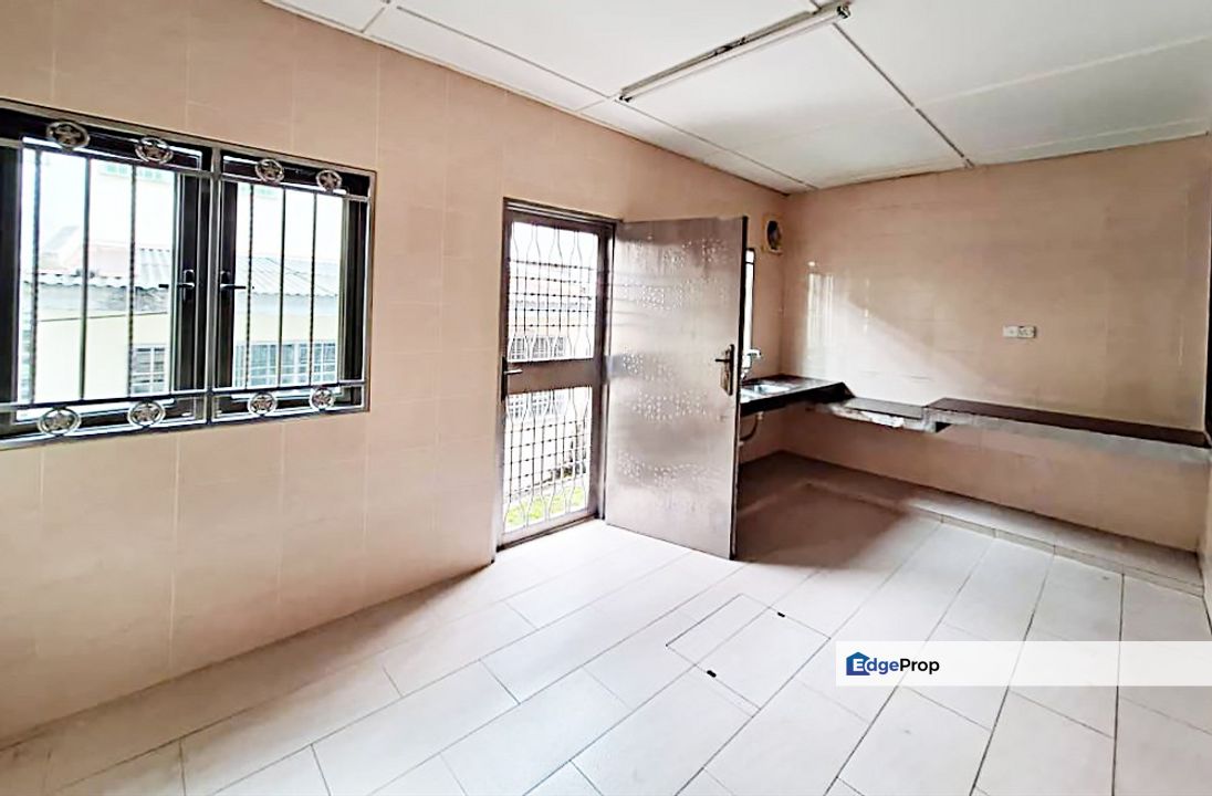 Taman Saujana Puchong, Puchong South, Selangor, Face Green, Extra Parking, Renovated House, Move In condition, Puchong SP 8, Selangor, Puchong South
