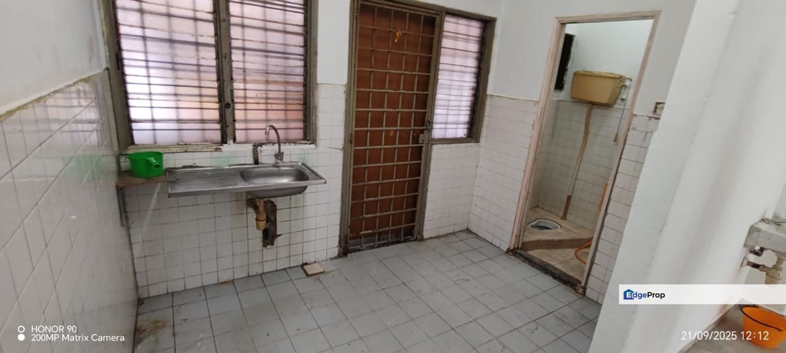 Taman Puchong Intan, Puchong 15x55 Fully Extended ,Newly Paint, Facing Open, Selangor, Puchong