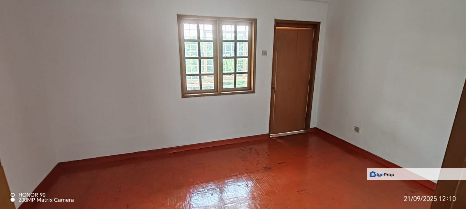 Taman Puchong Intan, Puchong 15x55 Fully Extended ,Newly Paint, Facing Open, Selangor, Puchong