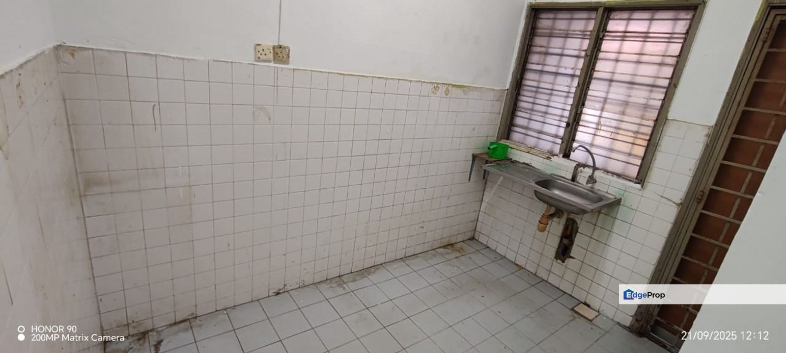 Taman Puchong Intan, Puchong 15x55 Fully Extended ,Newly Paint, Facing Open, Selangor, Puchong