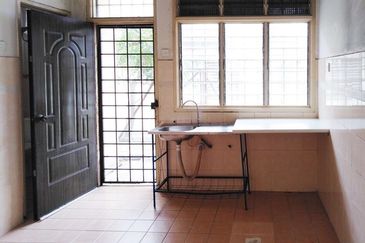 Bandar Puteri Puchong 10, Endlot, 32x75, Freehold, Gated Guarded RM1.3 mil