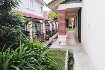 Bandar Puteri Puchong 10, Endlot, 32x75, Freehold, Gated Guarded RM1.3 mil