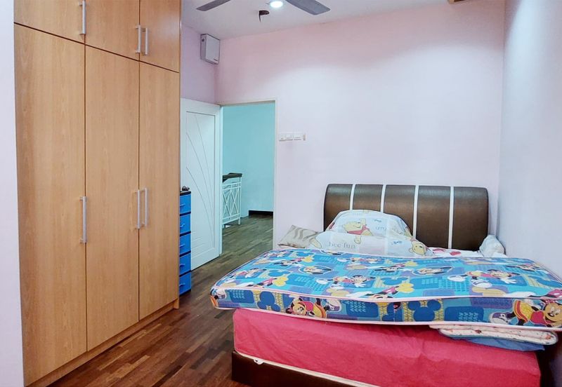 End Lot, 10 ft Land, Kitchen Dinning Extended, Freehold, Puteri Puchong