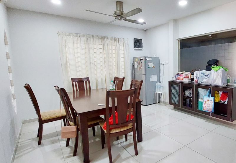 End Lot, 10 ft Land, Kitchen Dinning Extended, Freehold, Puteri Puchong