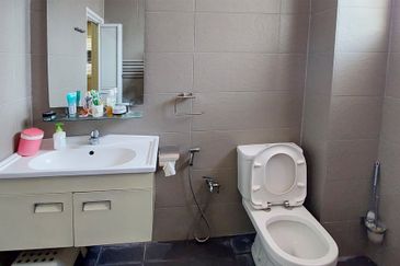 End Lot, 10 ft Land, Kitchen Dinning Extended, Freehold, Puteri Puchong