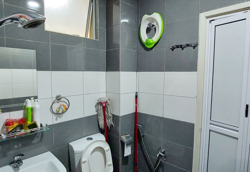 End Lot, 10 ft Land, Kitchen Dinning Extended, Freehold, Puteri Puchong