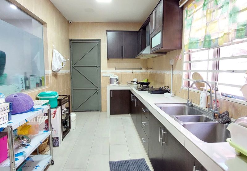 End Lot, 10 ft Land, Kitchen Dinning Extended, Freehold, Puteri Puchong