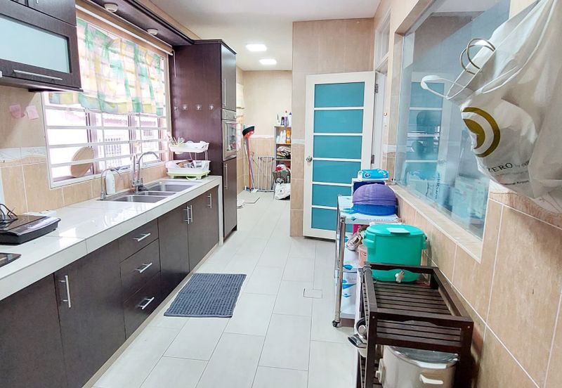 End Lot, 10 ft Land, Kitchen Dinning Extended, Freehold, Puteri Puchong