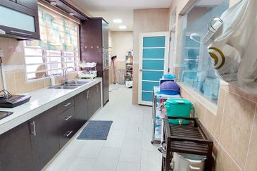 End Lot, 10 ft Land, Kitchen Dinning Extended, Freehold, Puteri Puchong
