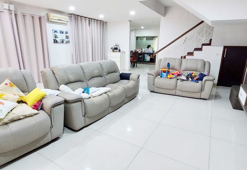 End Lot, 10 ft Land, Kitchen Dinning Extended, Freehold, Puteri Puchong