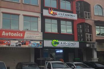 💥💥💥Bandar Puteri 5@ 3 Storey Shop for Sale Rm2.2milion (Nego) 