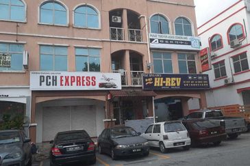 💥💥💥Bandar Puteri 5@ 3 Storey Shop for Sale Rm2.2milion (Nego) 