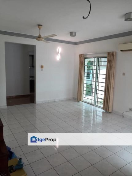 Taman puchong utama @corner house rent rm2k, Selangor, Puchong