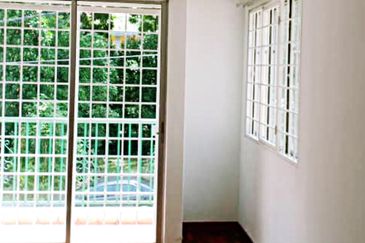 Bandar puteri @ 2 Storey House ready to move in 