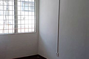 Bandar puteri @ 2 Storey House ready to move in 