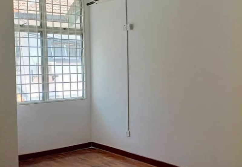 Bandar puteri @ 2 Storey House ready to move in 