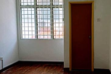 Bandar puteri @ 2 Storey House ready to move in 