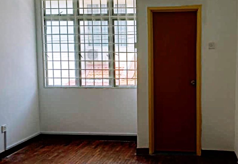 Bandar puteri @ 2 Storey House ready to move in 