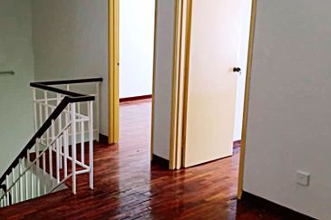 Bandar puteri @ 2 Storey House ready to move in 