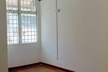 Bandar puteri @ 2 Storey House ready to move in 