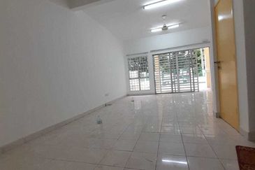 Bandar puteri @ 2 Storey House ready to move in 