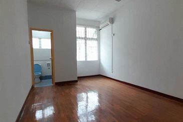 Bandar puteri @ 2 Storey House ready to move in 