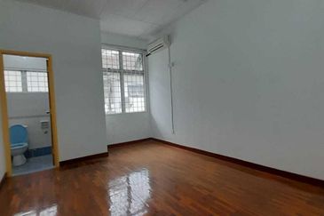 Bandar puteri @ 2 Storey House ready to move in 