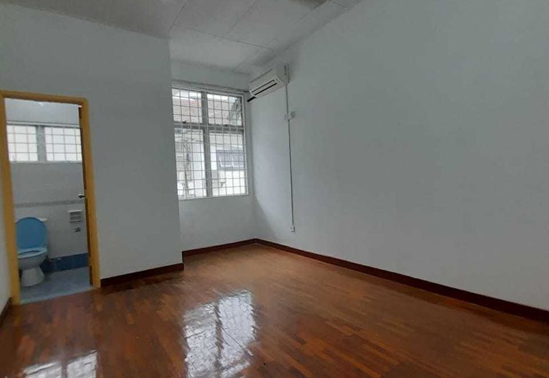 Bandar puteri @ 2 Storey House ready to move in 