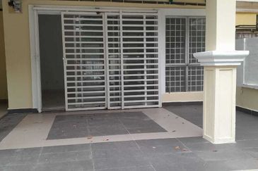 Bandar puteri @ 2 Storey House ready to move in 