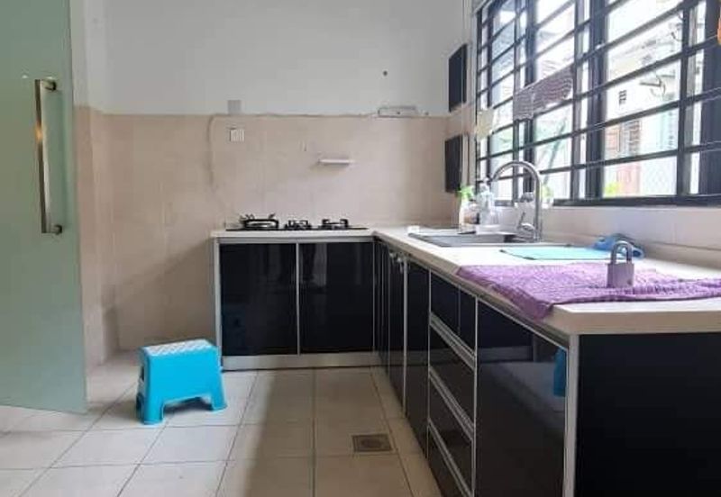 Bandar puteri 6, 2 Storey House 22x75 for sale