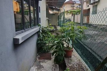 Bandar puteri 6, 2 Storey House 22x75 for sale