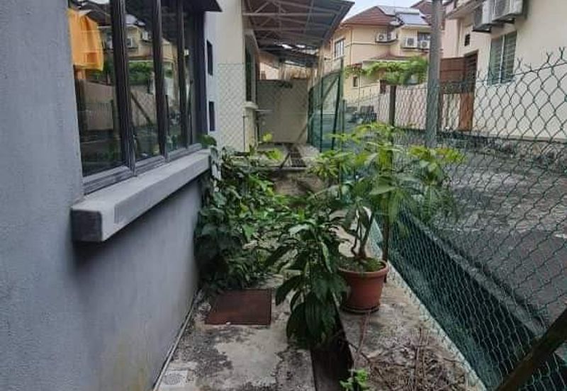 Bandar puteri 6, 2 Storey House 22x75 for sale