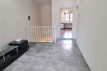 Bandar puteri 6, 2 Storey House 22x75 for sale