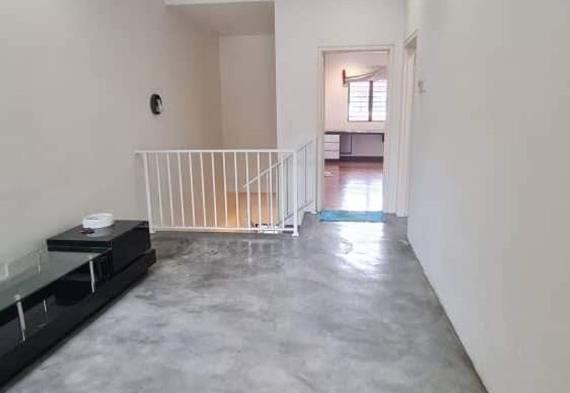 Bandar puteri 6, 2 Storey House 22x75 for sale