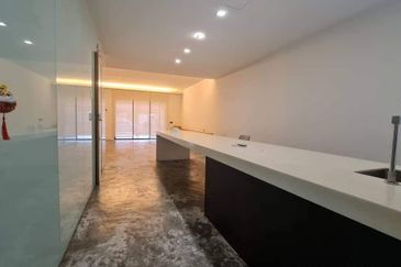 Bandar puteri 6, 2 Storey House 22x75 for sale