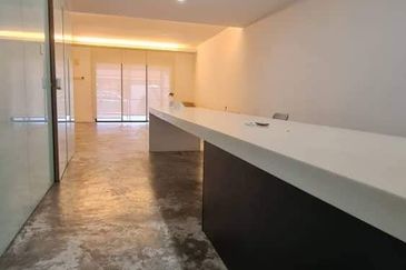 Bandar puteri 6, 2 Storey House 22x75 for sale