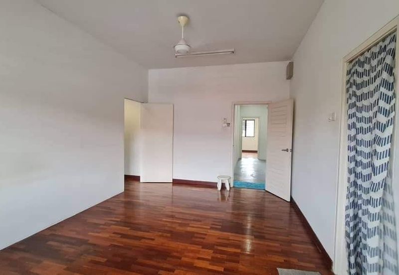 Bandar puteri 6, 2 Storey House 22x75 for sale