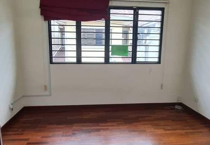 Bandar puteri 6, 2 Storey House 22x75 for sale