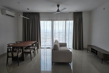 THE PULSE RESIDENCE & THE PULSE