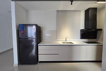 THE PULSE RESIDENCE & THE PULSE