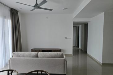 THE PULSE RESIDENCE & THE PULSE