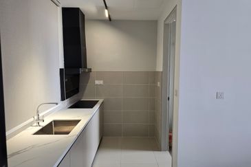 THE PULSE RESIDENCE & THE PULSE