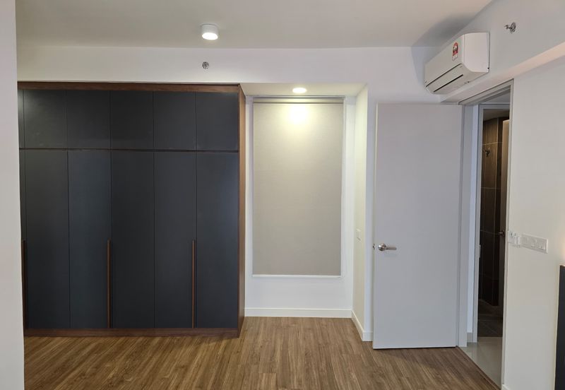 THE PULSE RESIDENCE & THE PULSE