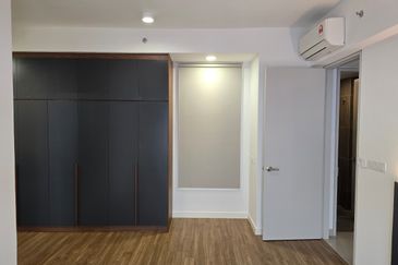 THE PULSE RESIDENCE & THE PULSE