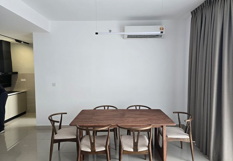 THE PULSE RESIDENCE & THE PULSE